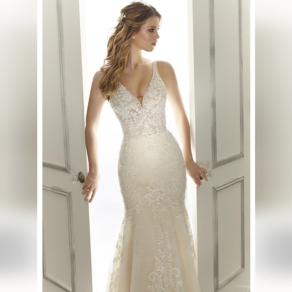 Morilee Lee #2172 Aria Lace Wedding Gown - Picture 3 of 13